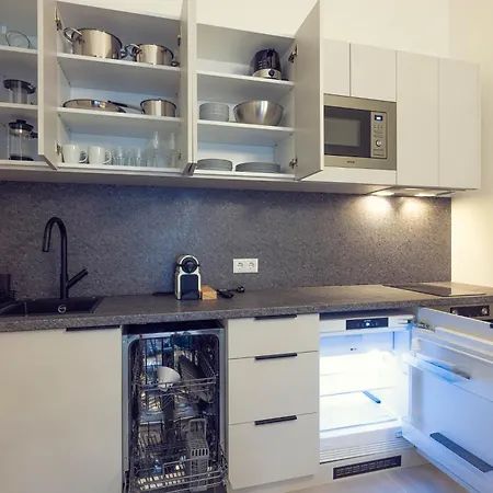 شقة Leonart Living 12 *