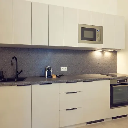 Leonart Living 12 * Грац